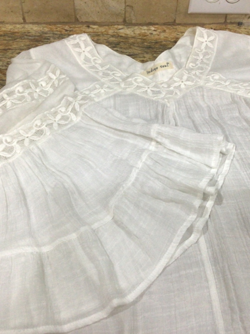Indigo soul white full blouse with flowing sleeves. Beautiful blouse size 2X - Picture 6 of 8